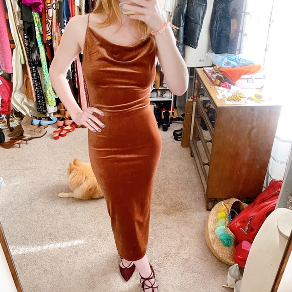Chic Cowl Cami Bodycon Dress in warm brown - Picture 2 of 3
